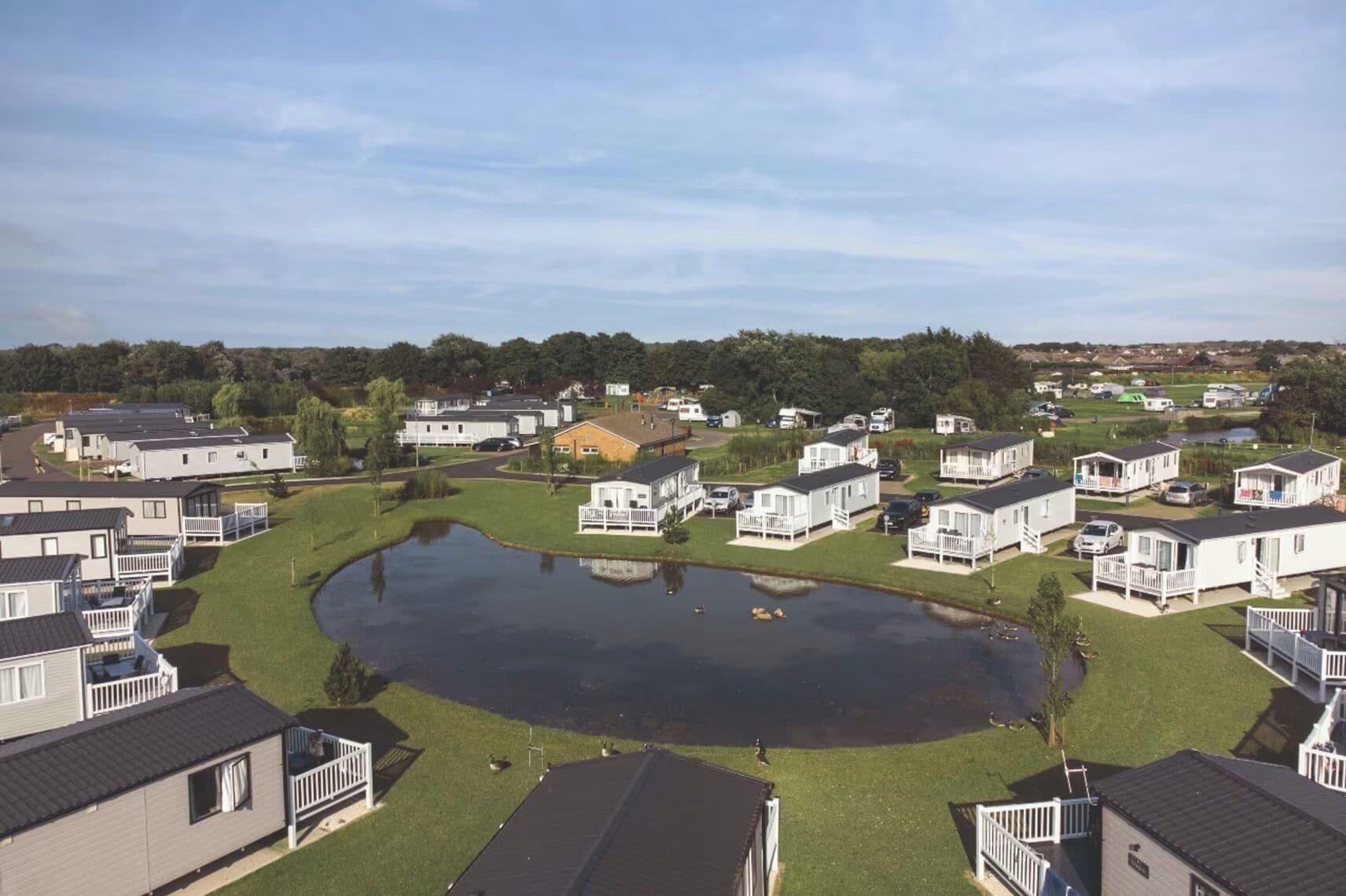 Vista Exterior Mablethorpe Lakeside Caravan With Decking & Wi-fi!