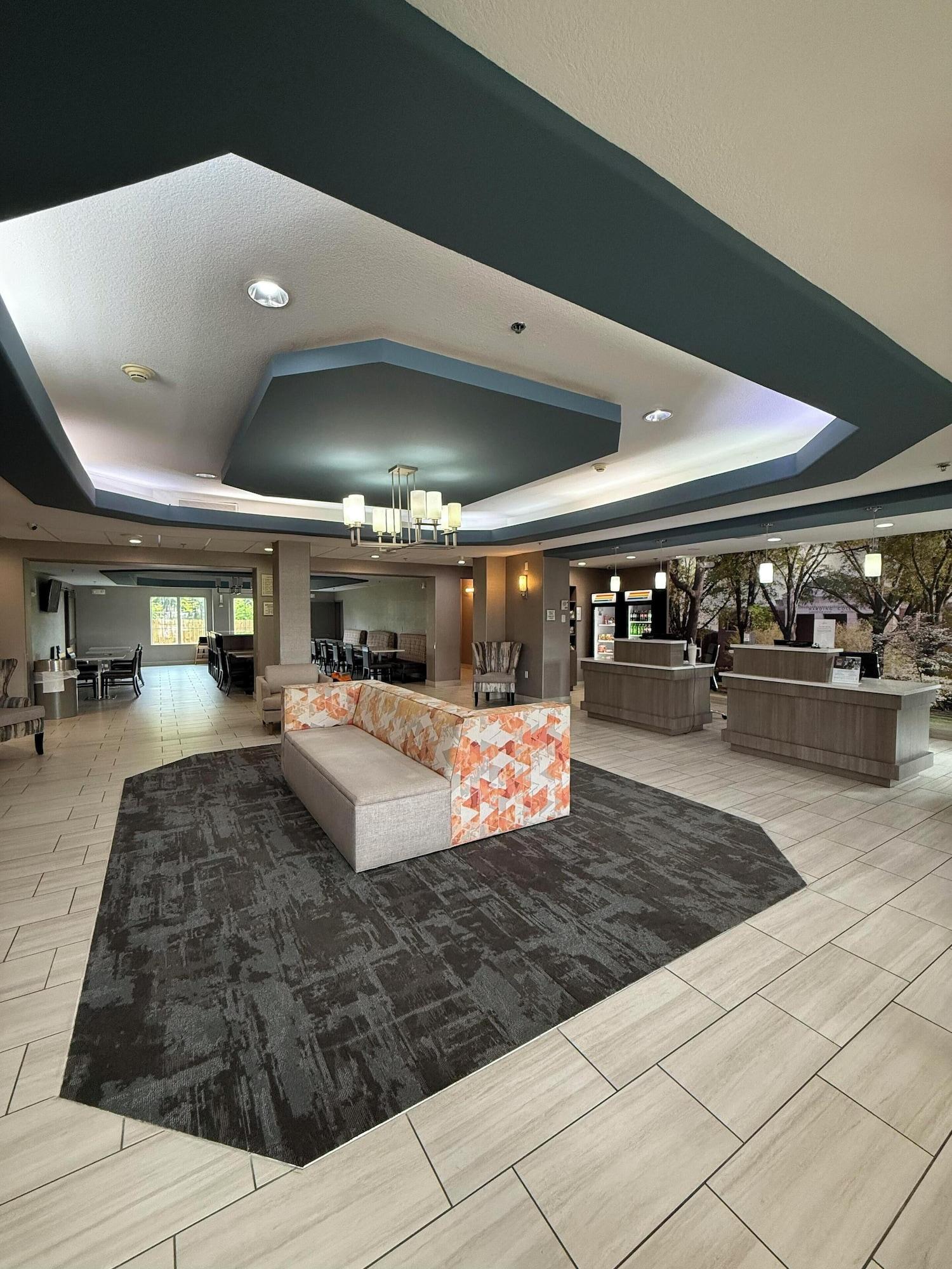Vista Lobby La Quinta Inn & Suites by Wyndham Searcy