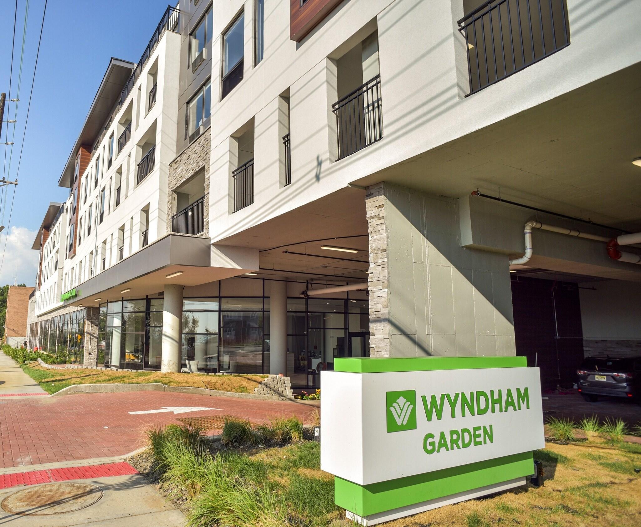Vista Exterior Wyndham Garden North Bergen Near Secaucus