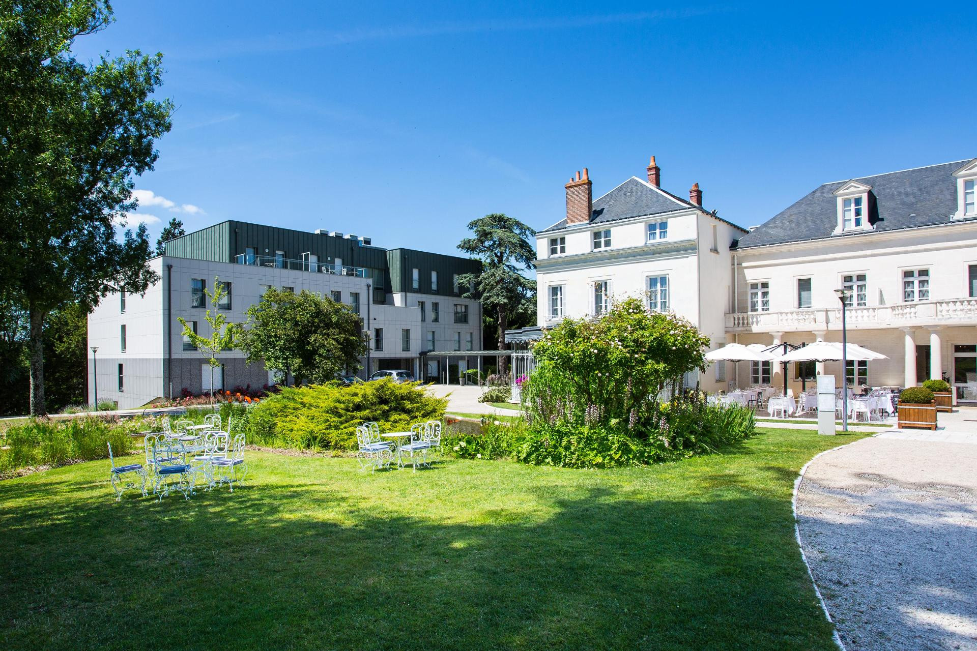 Vista Exterior Château Belmont Tours by The Crest Collection