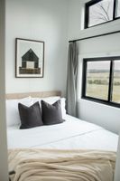 Alquiler Vacacional - THE CAAMP. Gorgeous 2-bedroom tiny home.  Very close to the Barn/Pebble Creek