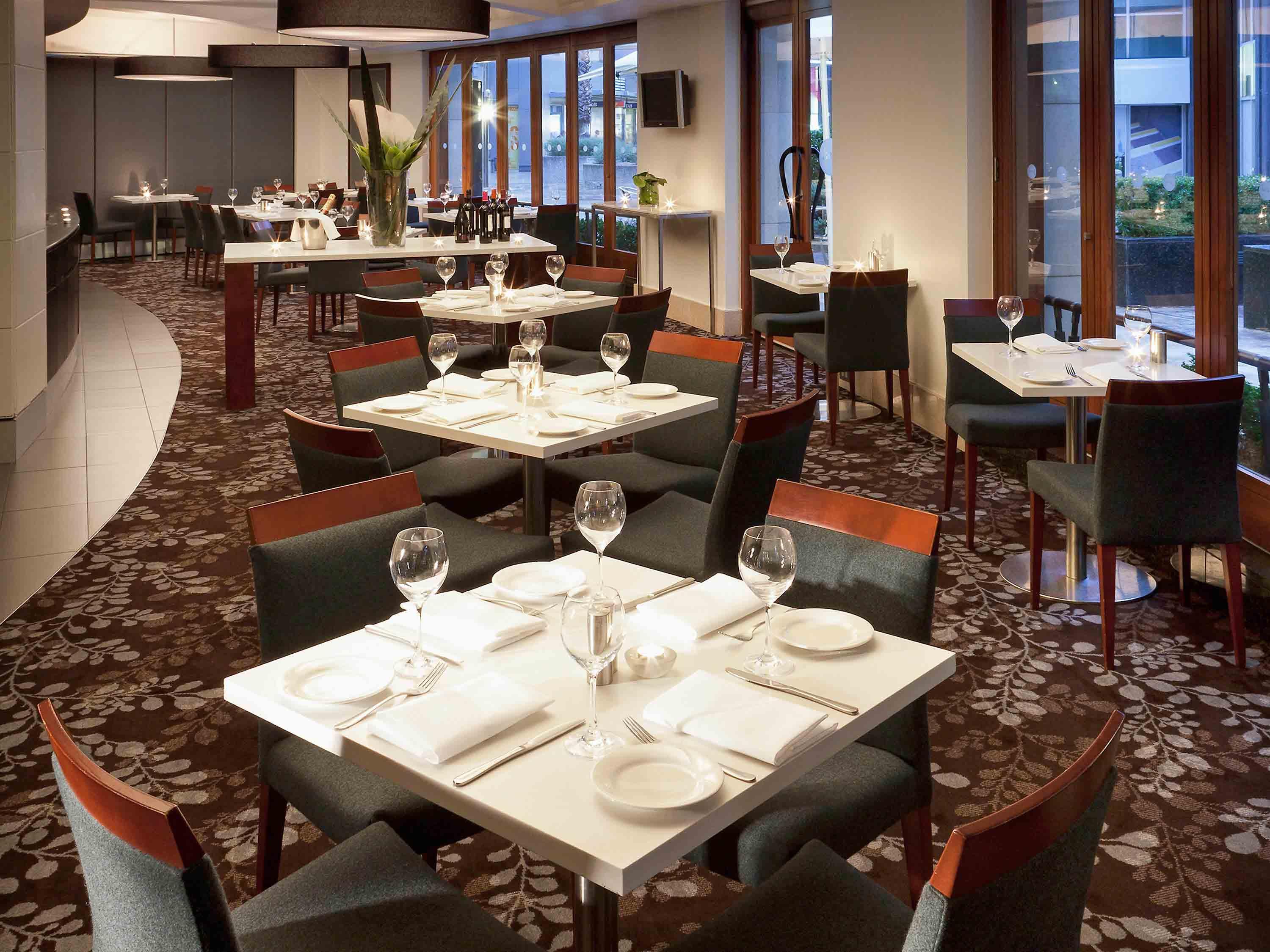 Restaurant Quay West Suites Melbourne