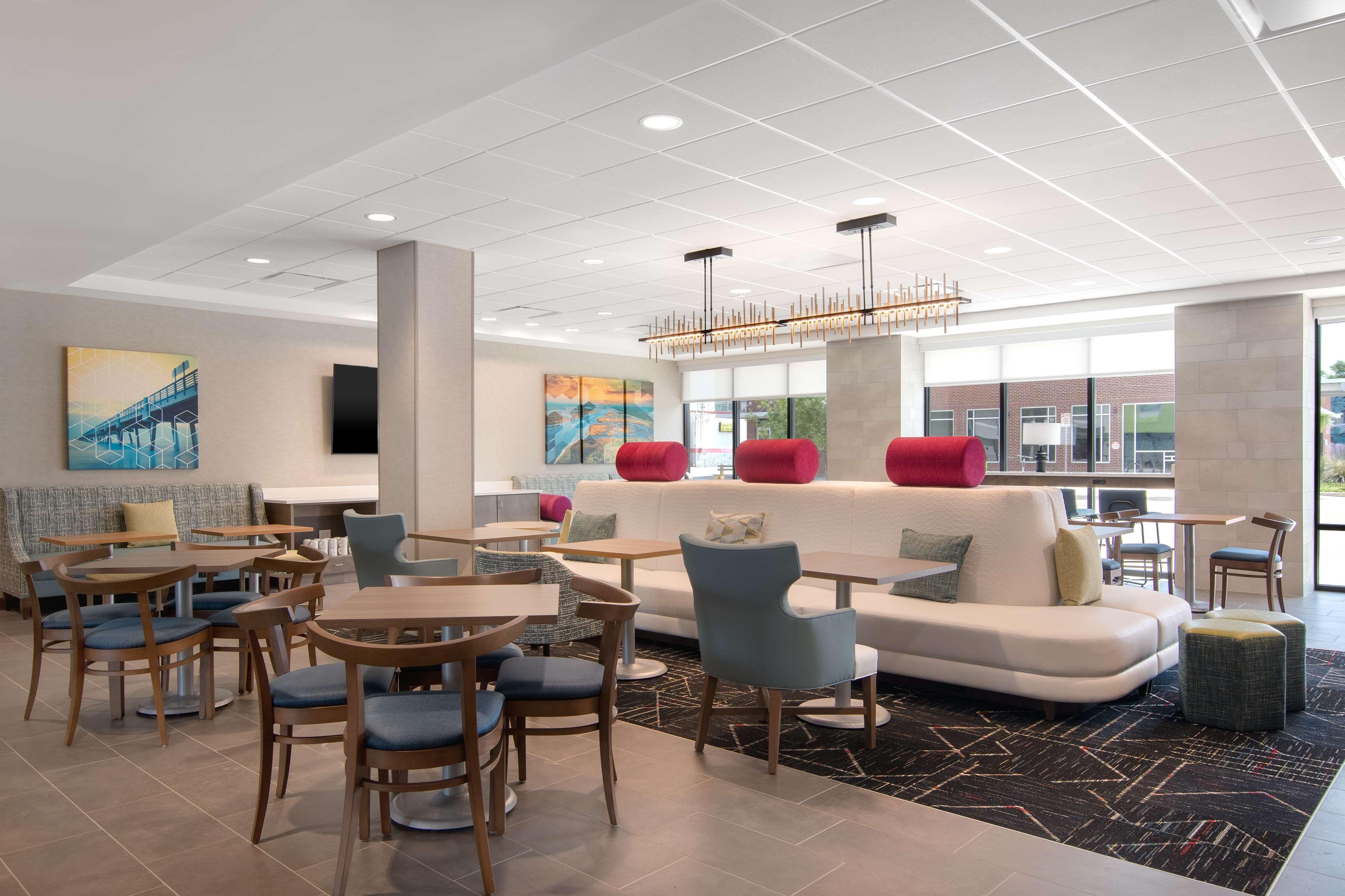 Vista Lobby Home2 Suites By Hilton Jacksonville Downtown