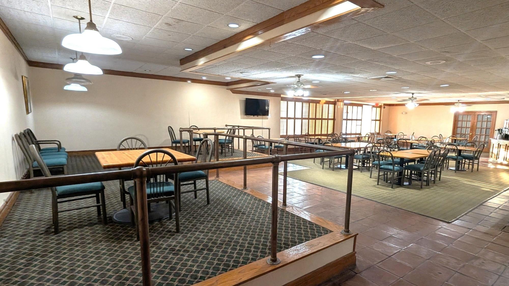 Restaurant Days Inn by Wyndham Seguin TX
