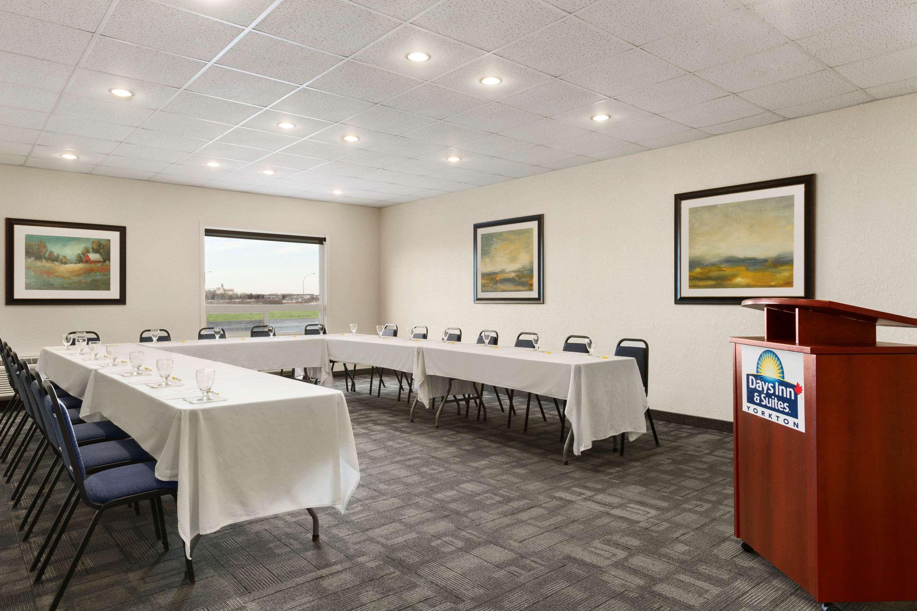 Centro de Negocios Days Inn & Suites By Wyndham Yorkton