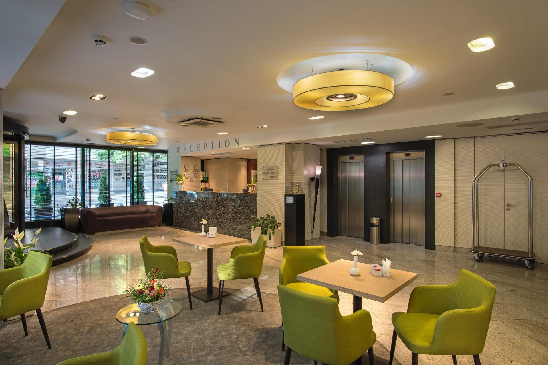 Vista Lobby Rosslyn Thracia Hotel
