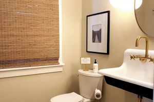 Alquiler Vacacional - Cozy, pet-friendly home walkable to village with hot tub!