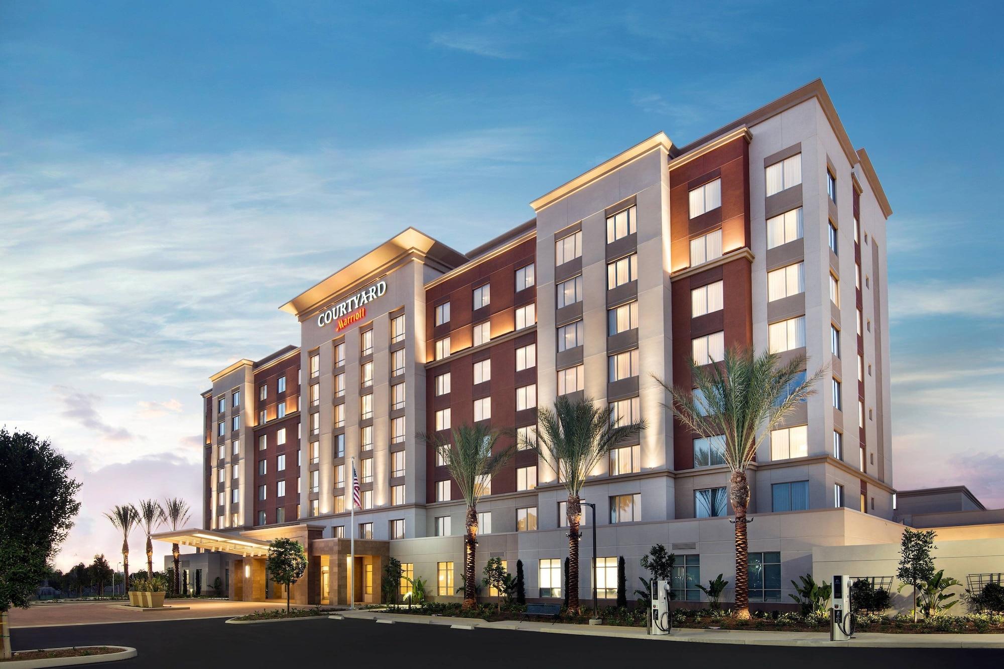 Vista Exterior Courtyard Irvine Spectrum