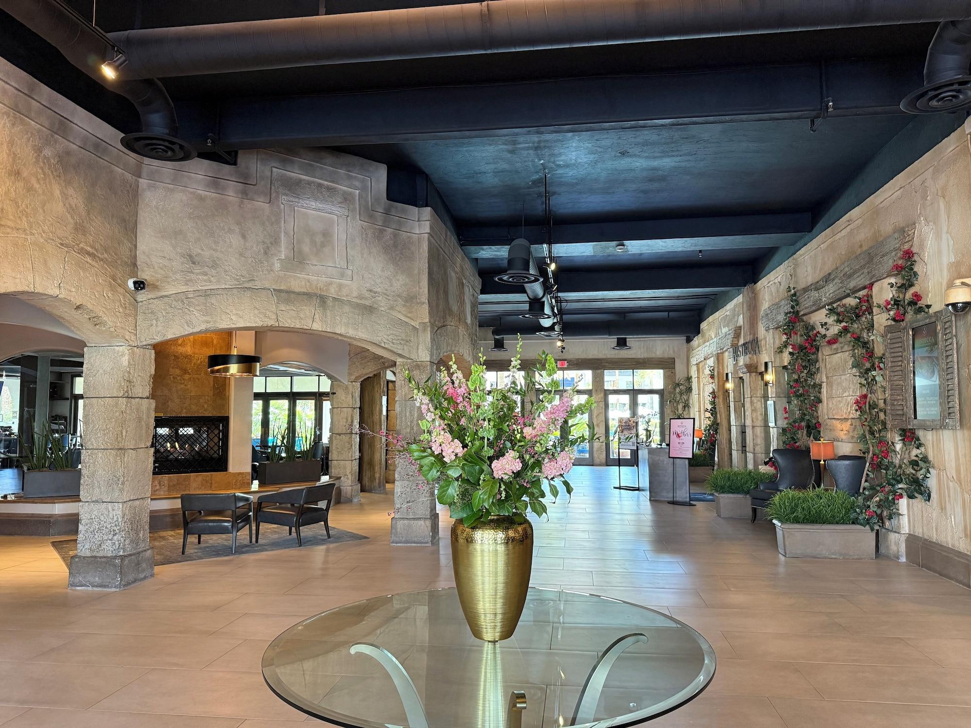 Vista Lobby Tuscany Suites & Casino