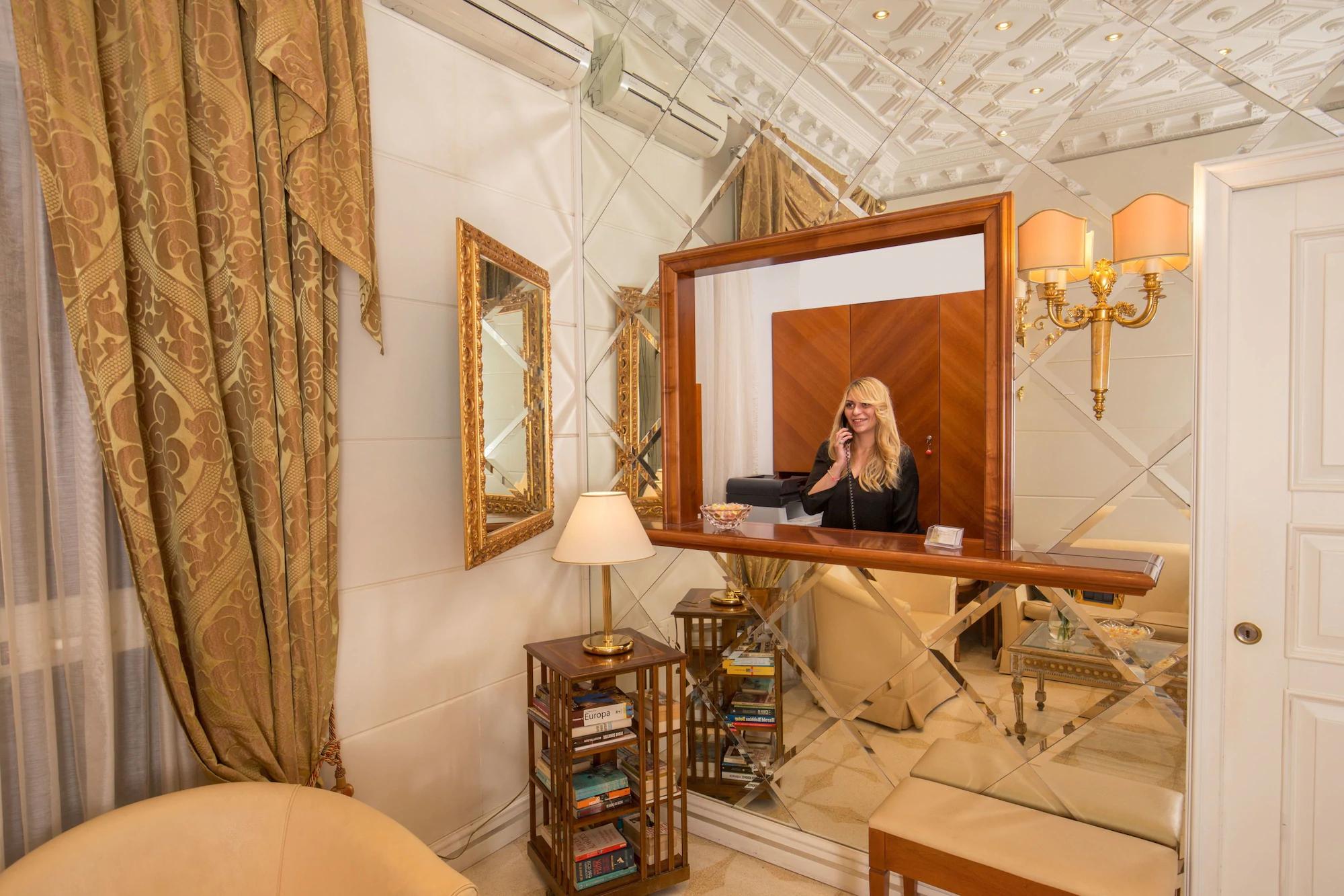 Vista Lobby Suite Opera Rooms