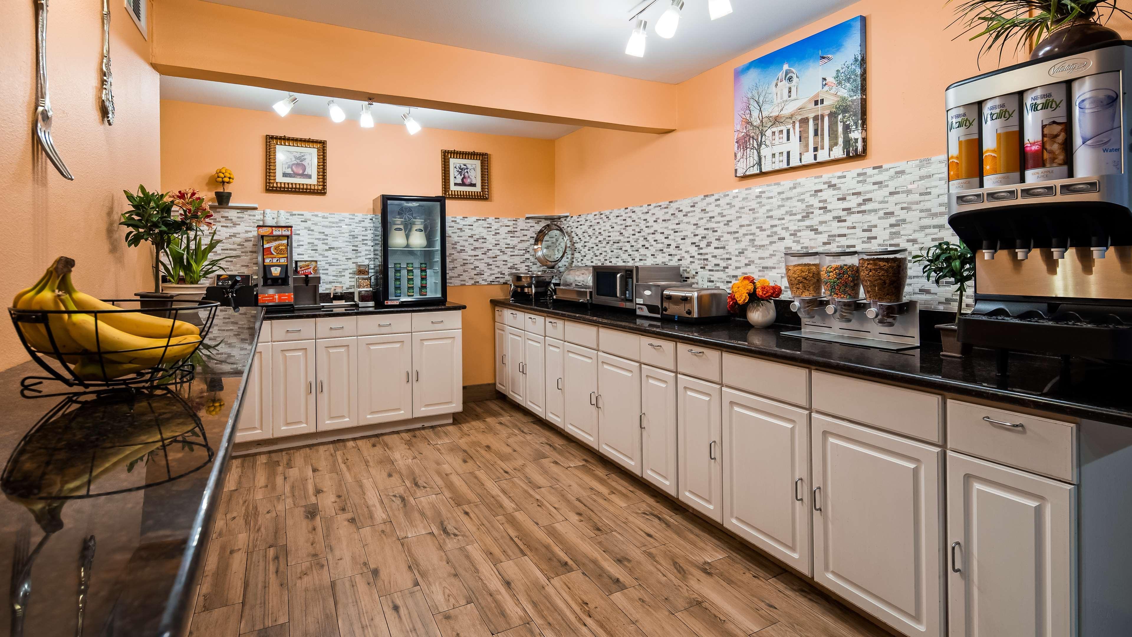 Restaurant SureStay Hotel by Best Western Mt Pleasant