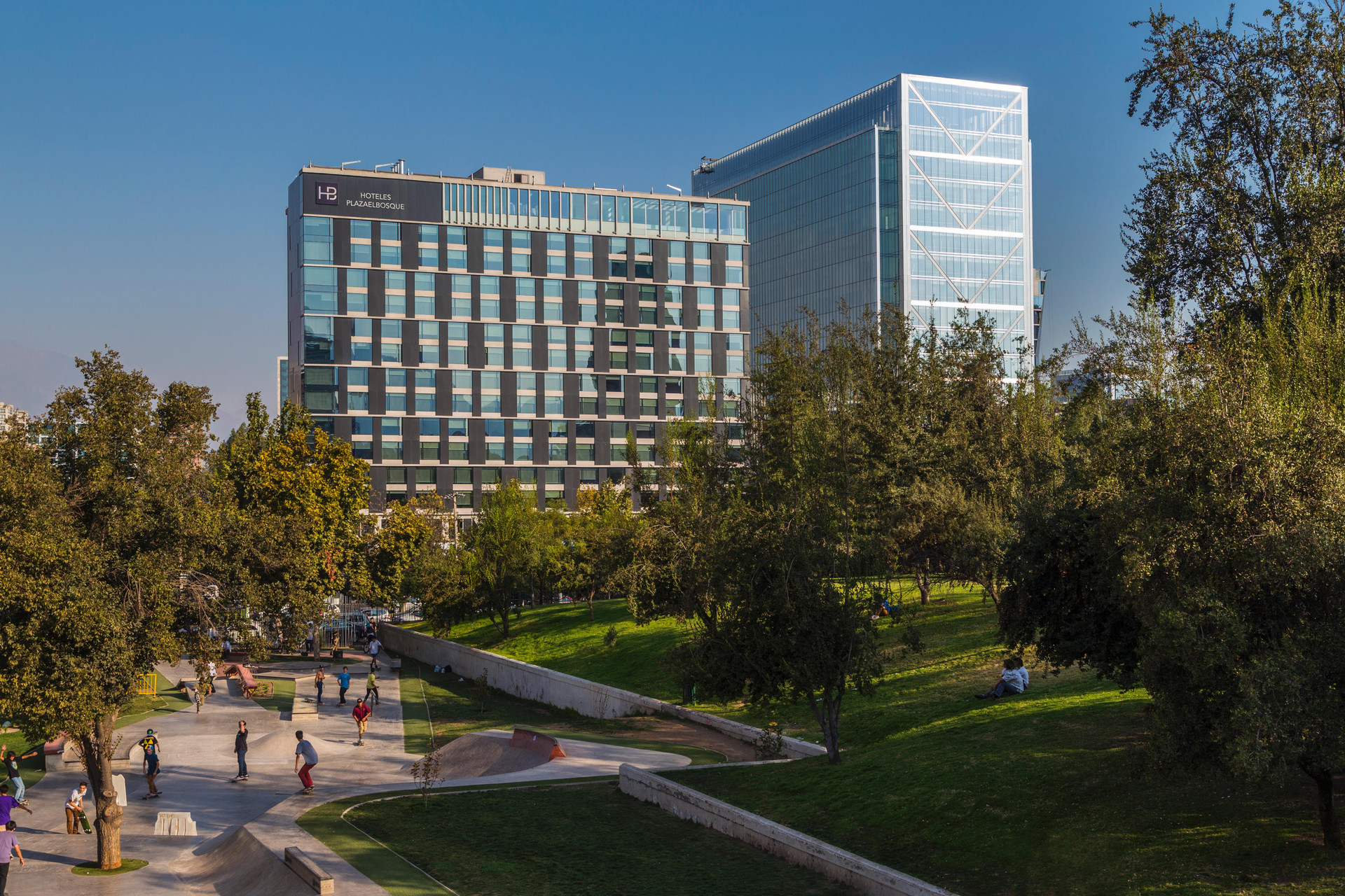 Vista Exterior Radisson Blu Plaza El Bosque Santiago