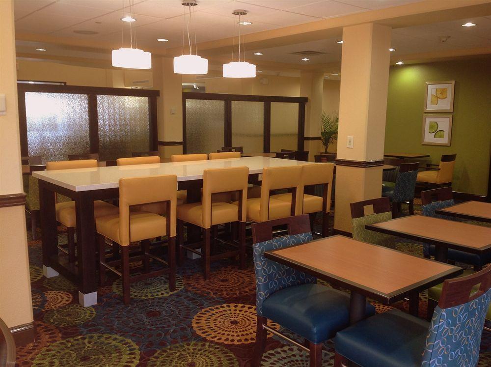 Restaurant Holiday Inn Express & Suites Jacksonville SE- Med Ctr Area