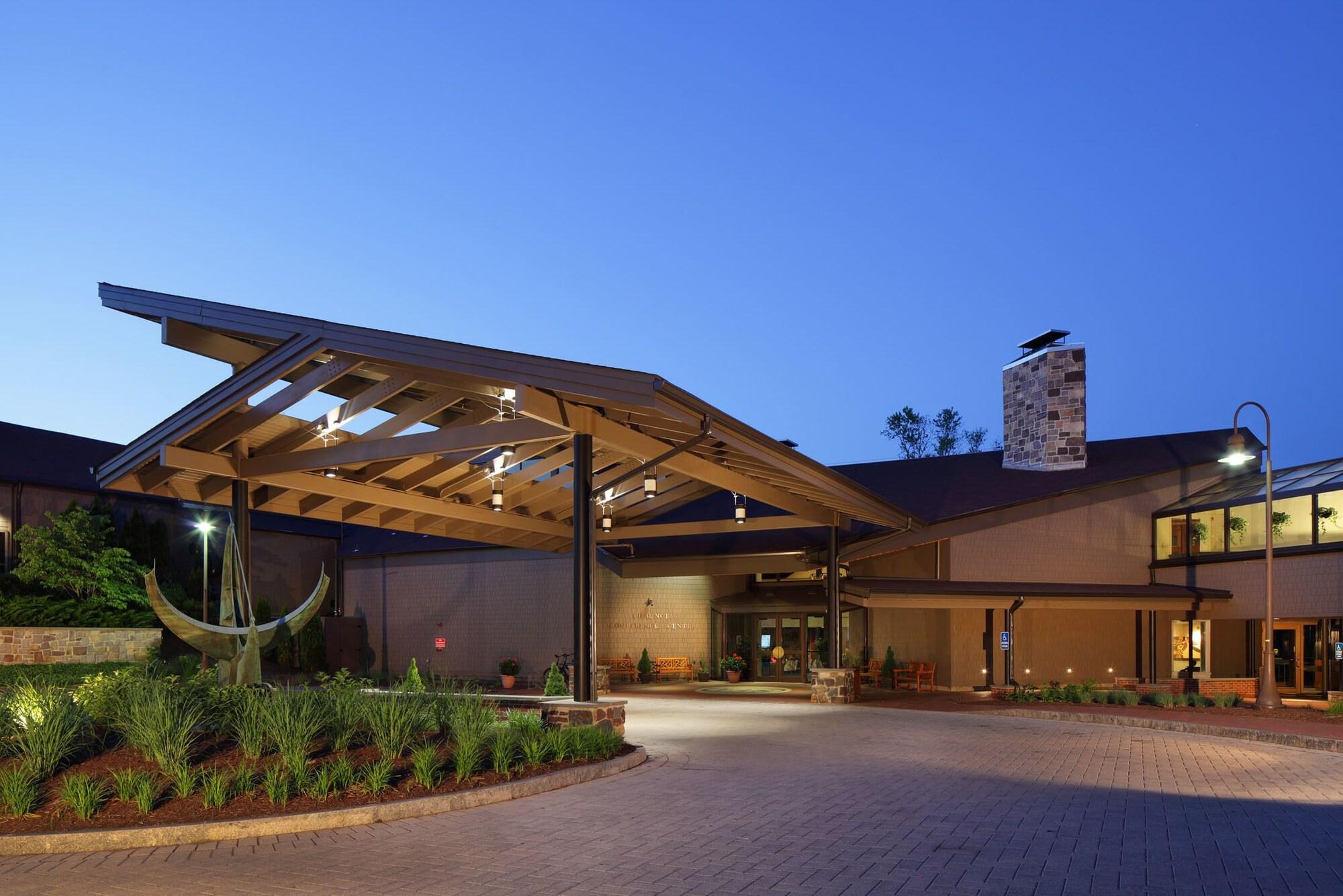 Vista Exterior Chauncey Hotel & Conference Center
