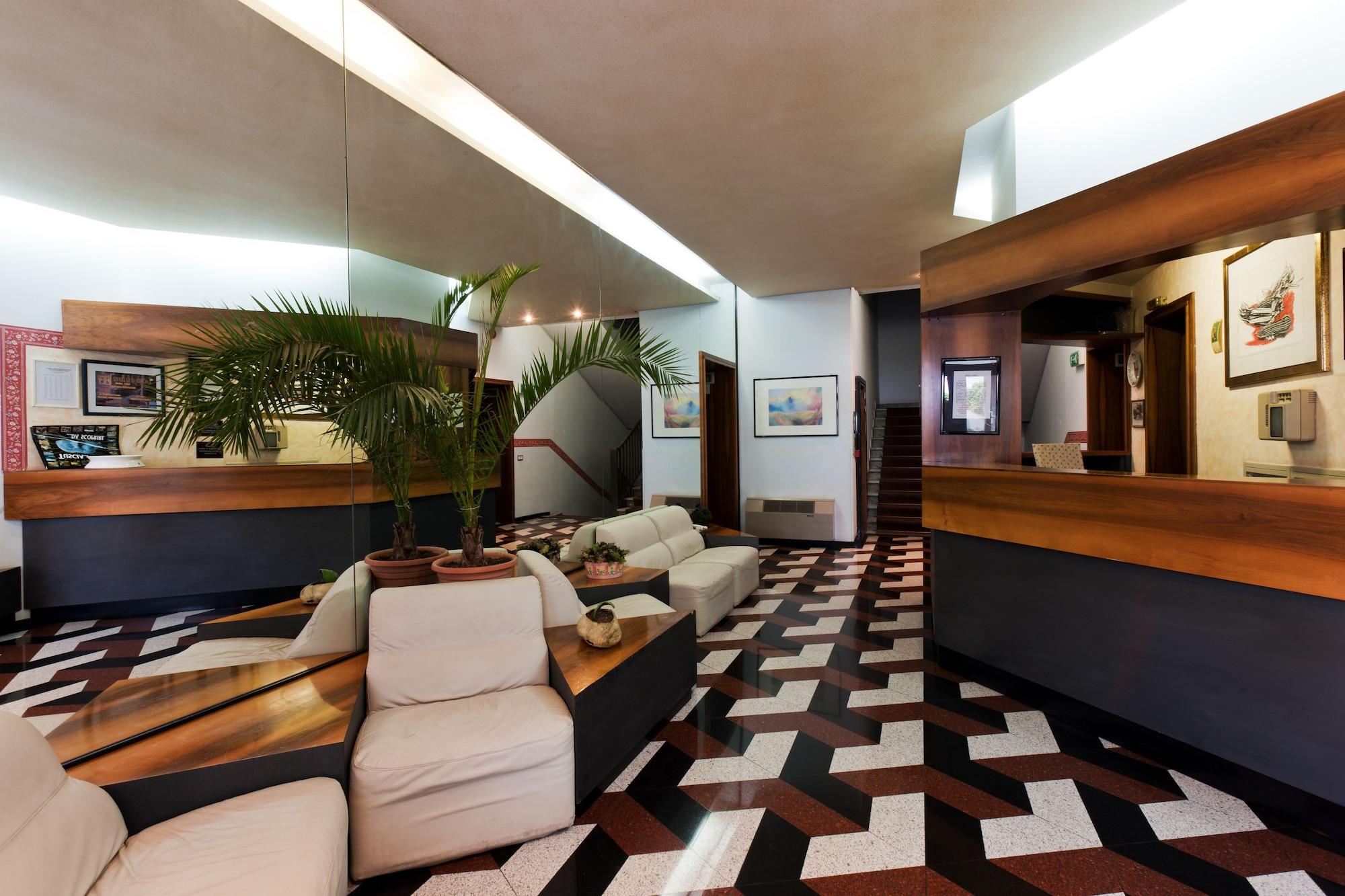 Varios Letizia Hotel