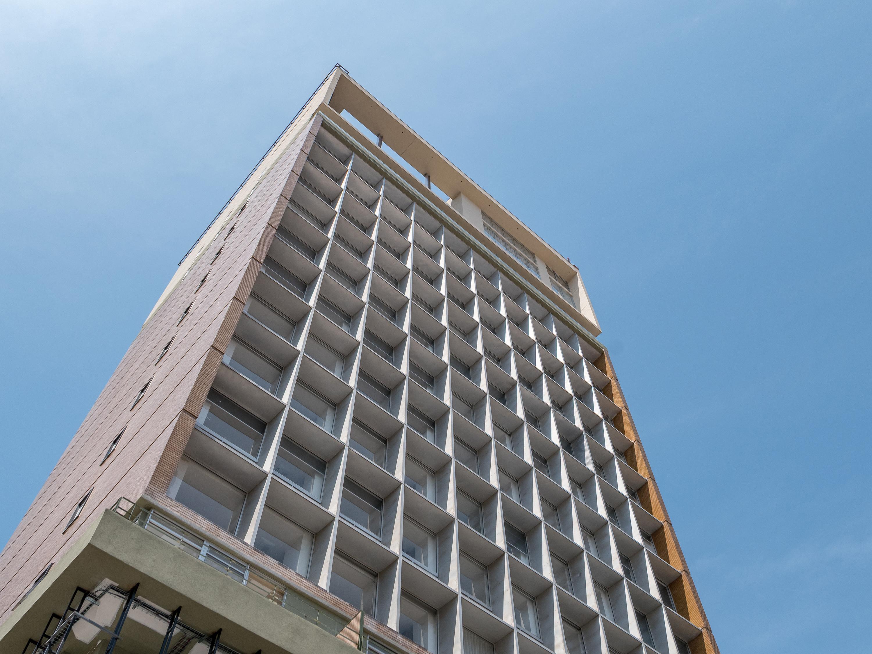 Vista Exterior Nido X Downtown Mty