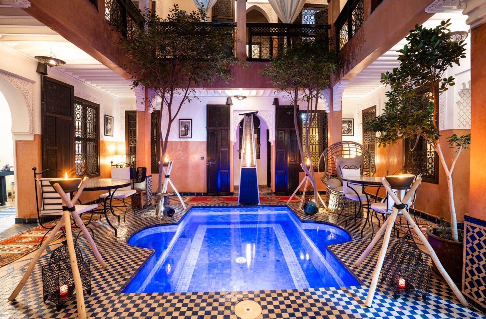 Vista Piscina Riad Alaka