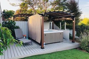 Alquiler Vacacional - Modern Beach Residence w Backyard Pond & Hot Tub