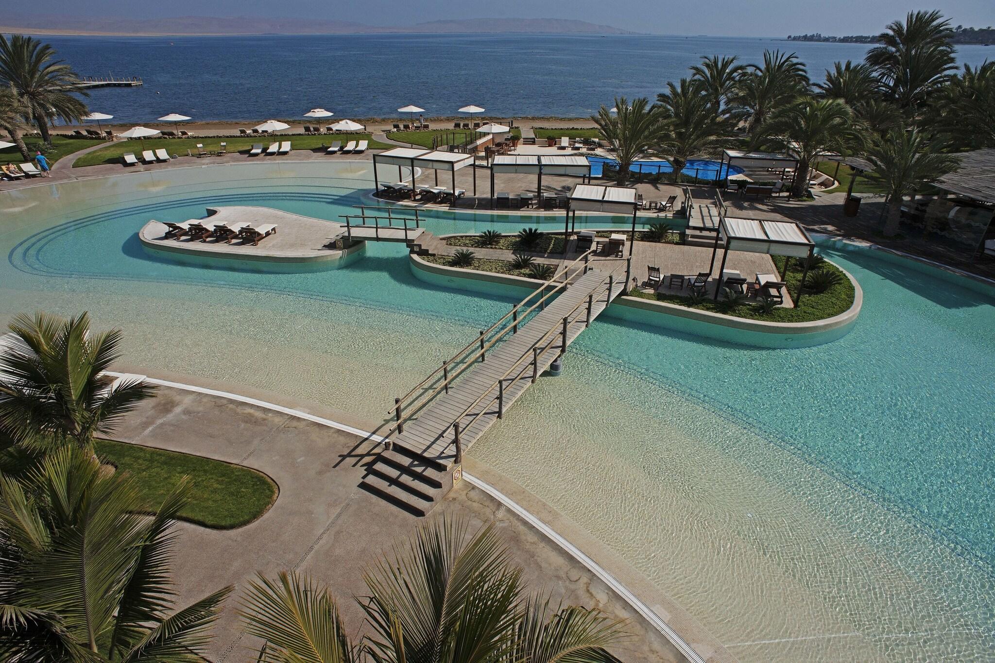 Vista Piscina La Hacienda Bahia Paracas