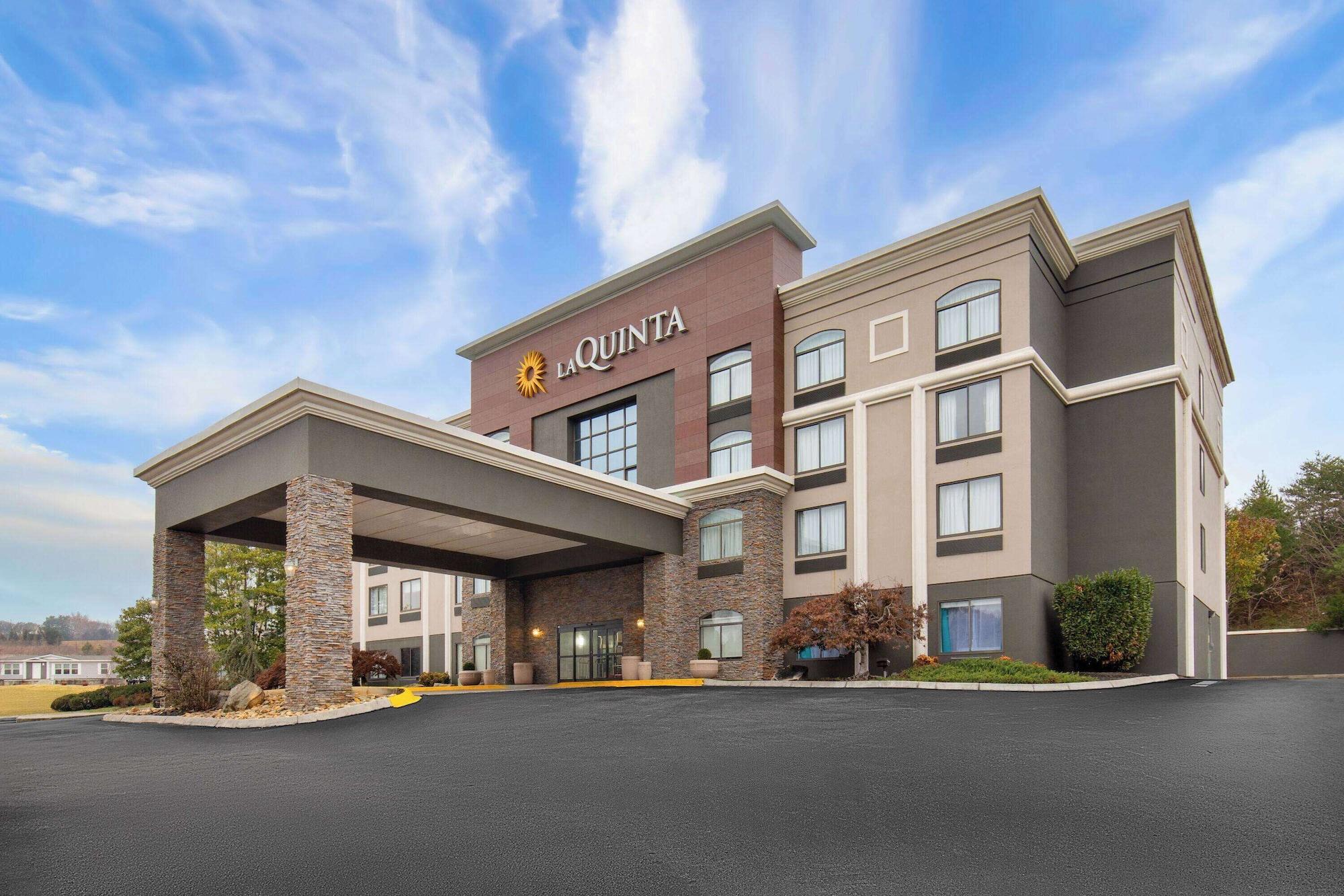 Vista Exterior La Quinta Inn & Suites by Wyndham Sevierville / Kodak
