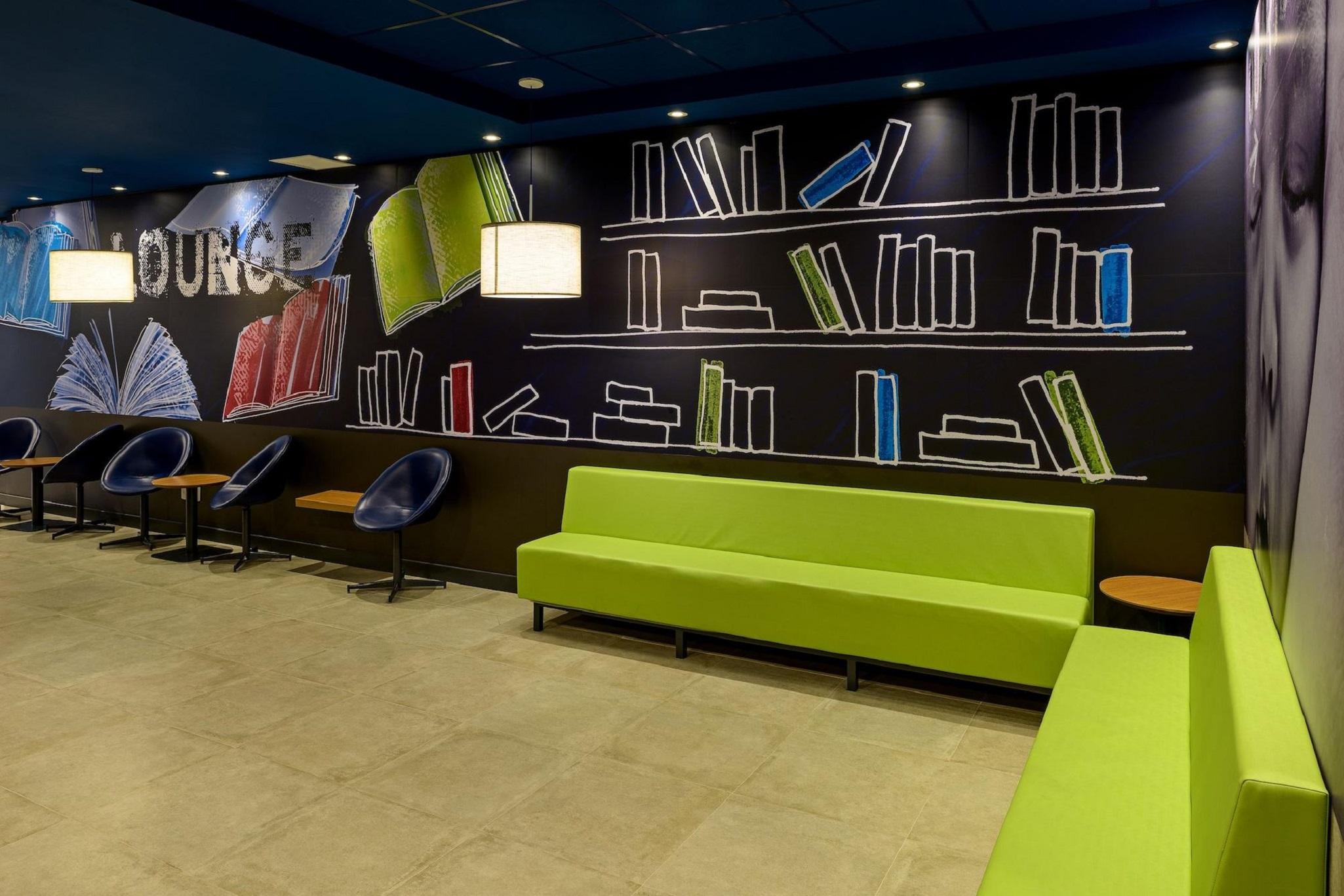 Bar/Salón ibis budget Santos Gonzaga