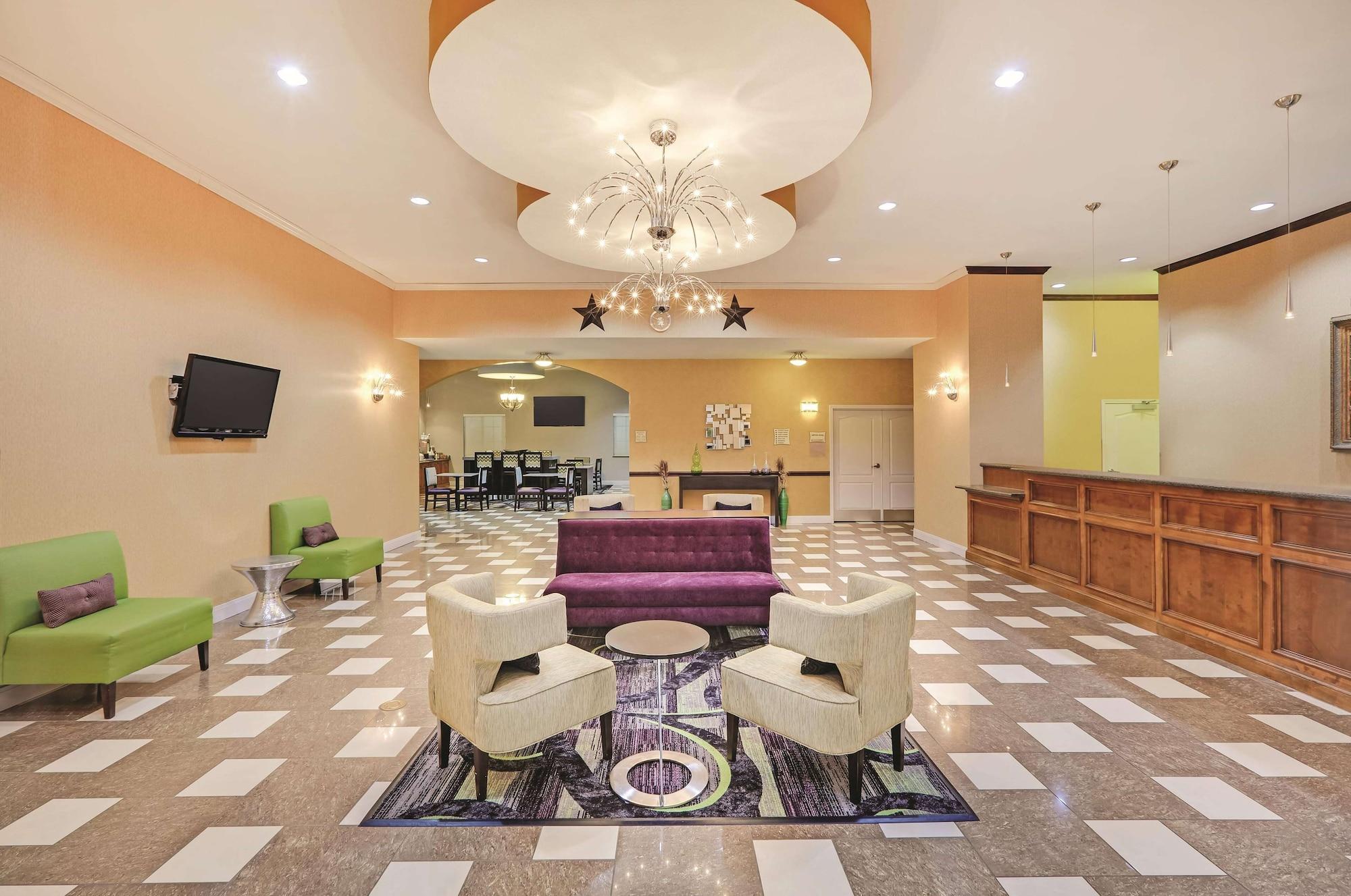 Vista Lobby Baymont by Wyndham Dallas South-DeSoto