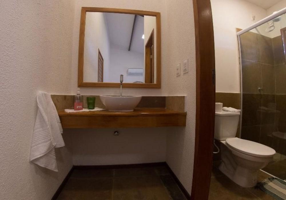 Baño Tucano Pousada