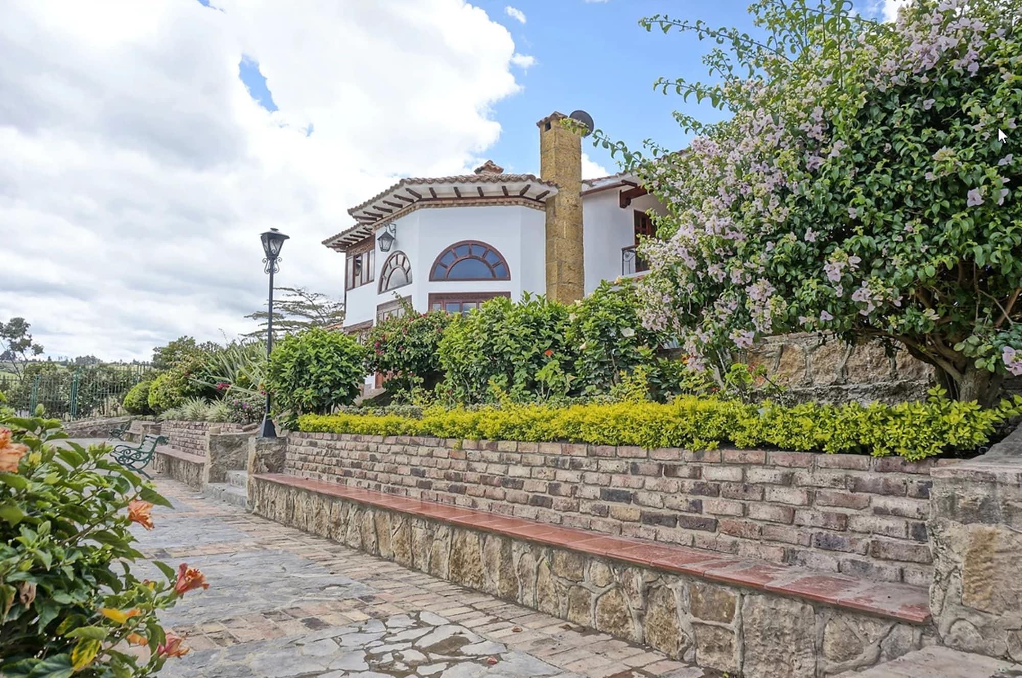 Vista Exterior Club Campestre El Bosque de la Villa