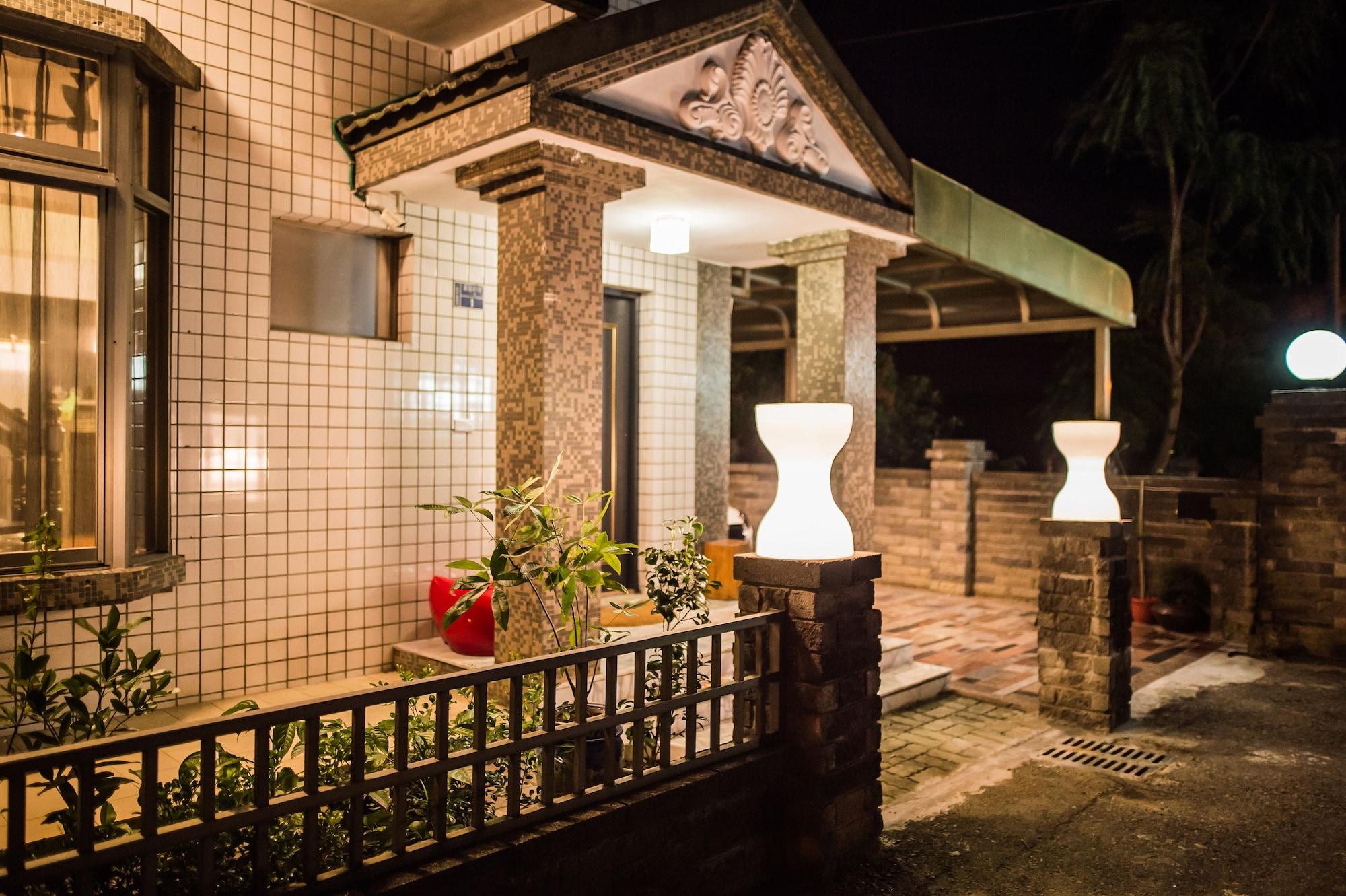 Vista Exterior So Art Guesthouse & Hostel