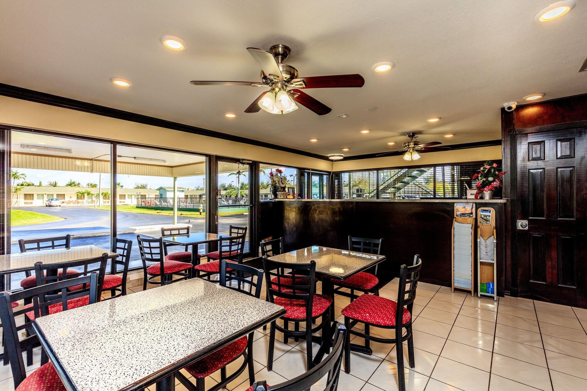 Vista Lobby Budget Host Inn