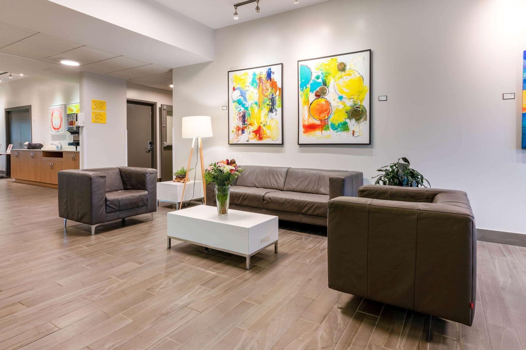 Vista Lobby Super 8 by Wyndham Winnipeg East MB