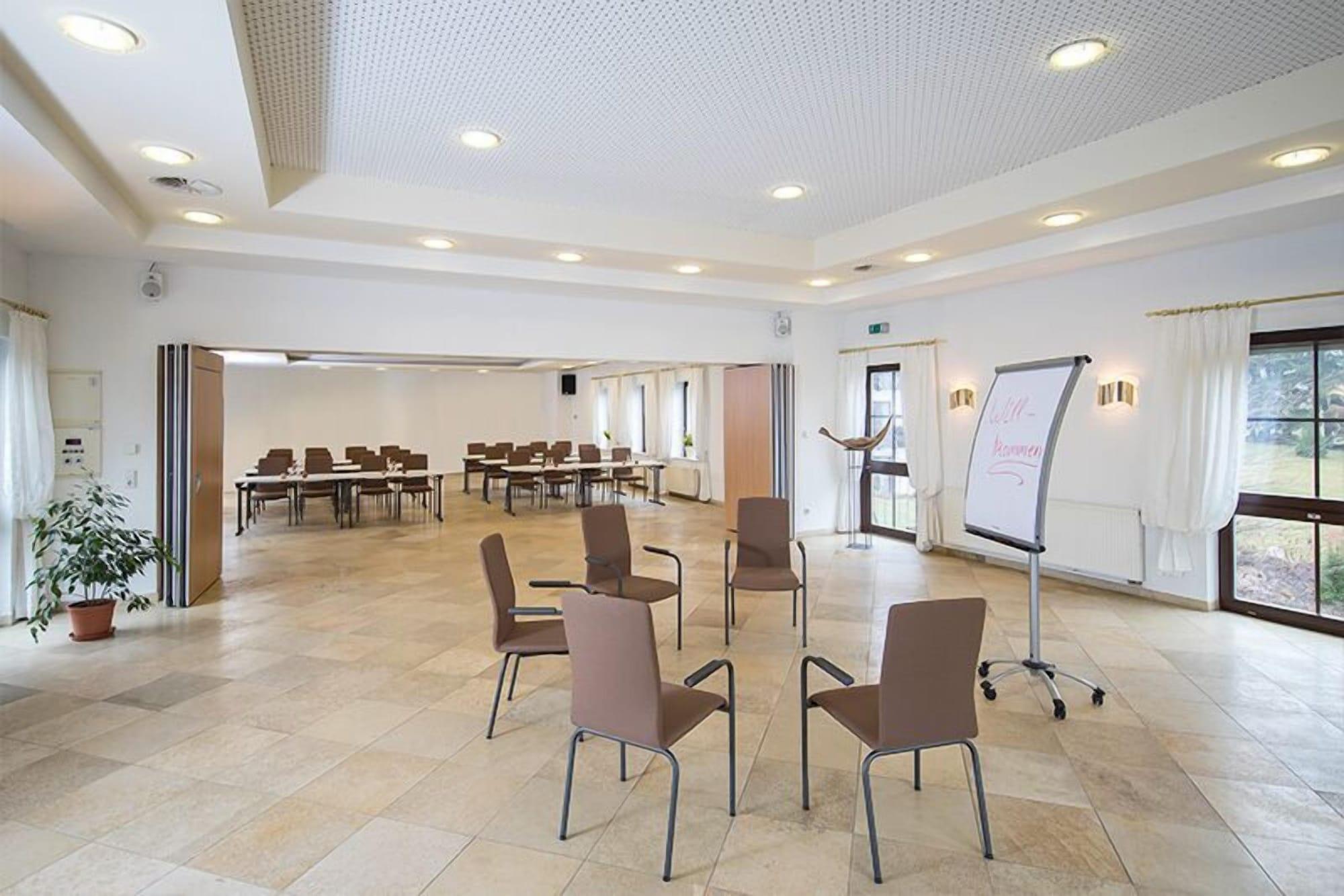 Sala de Reuniones Hotel zum Taufstein