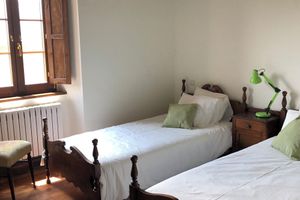 Alquiler Vacacional - Spacious Asturian style villa with sea views and local beach.