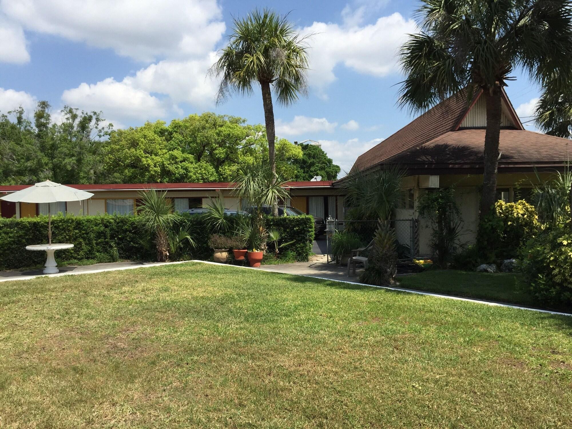 Vista Exterior Budget Inn Winter Haven