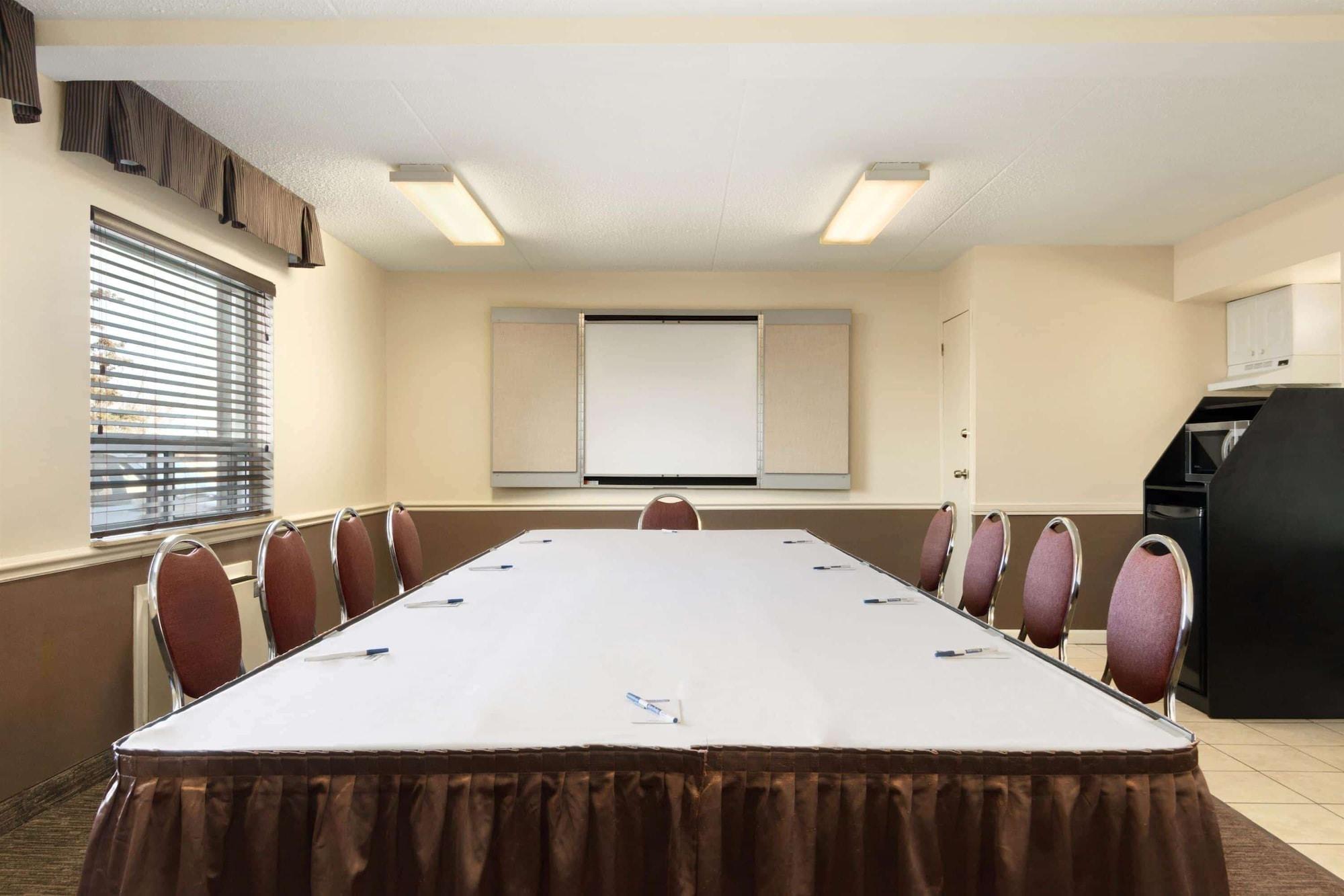Sala de Reuniones Travelodge by Wyndham Edmonton South