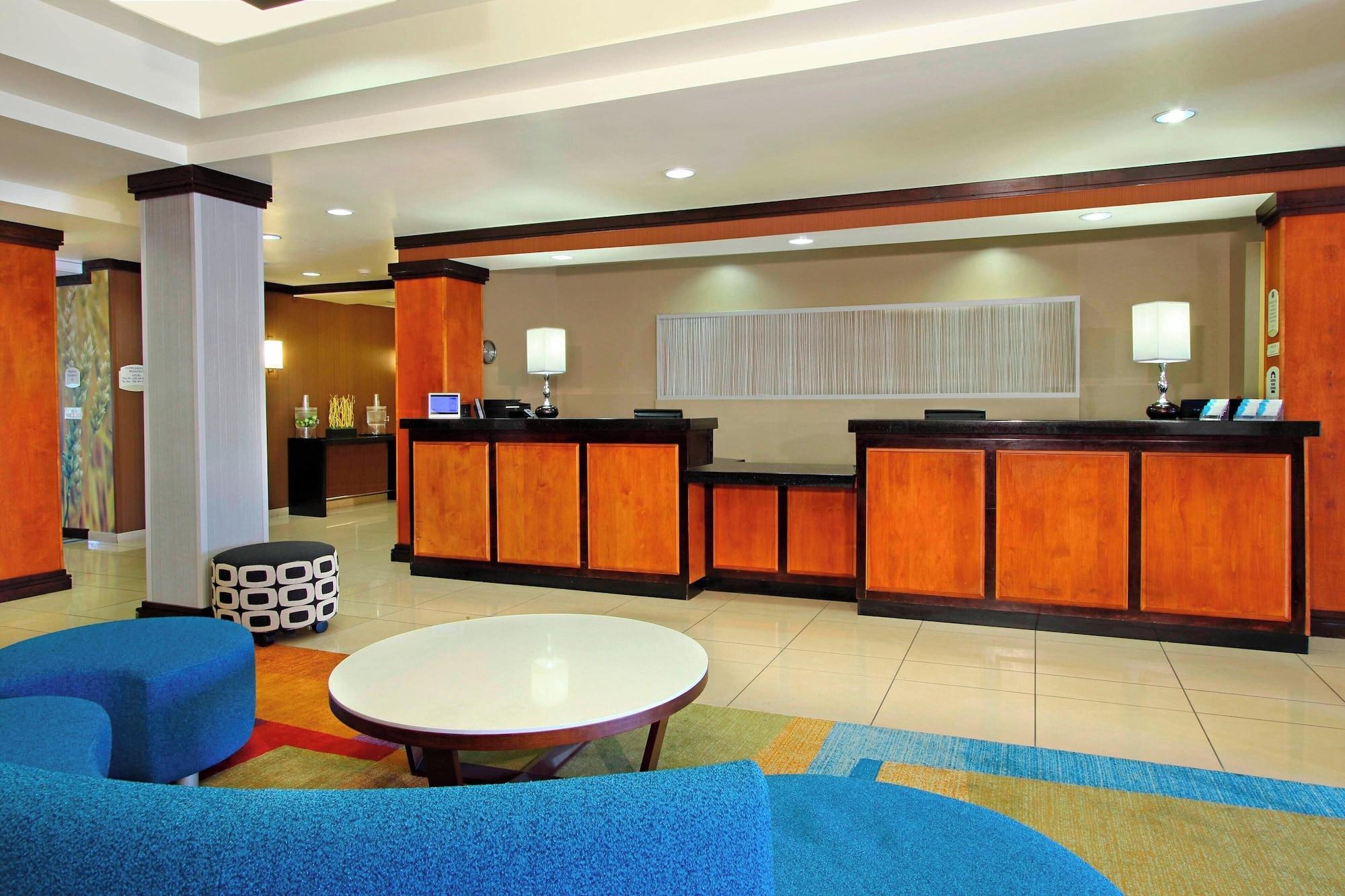 Vista Lobby Fairfield Inn & Suites by Marriott Fresno Clovis