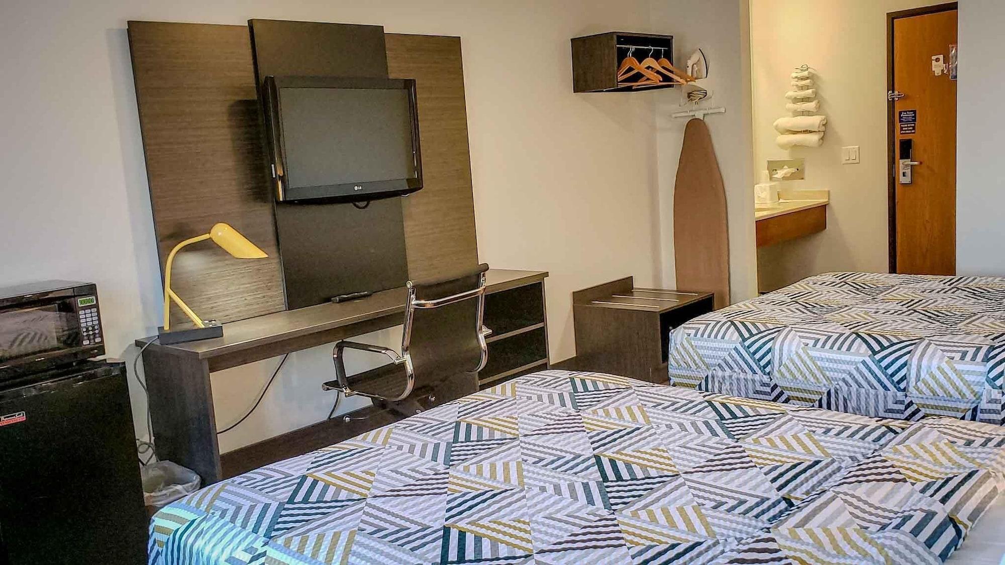 Varios Motel 6 Kewanee, IL