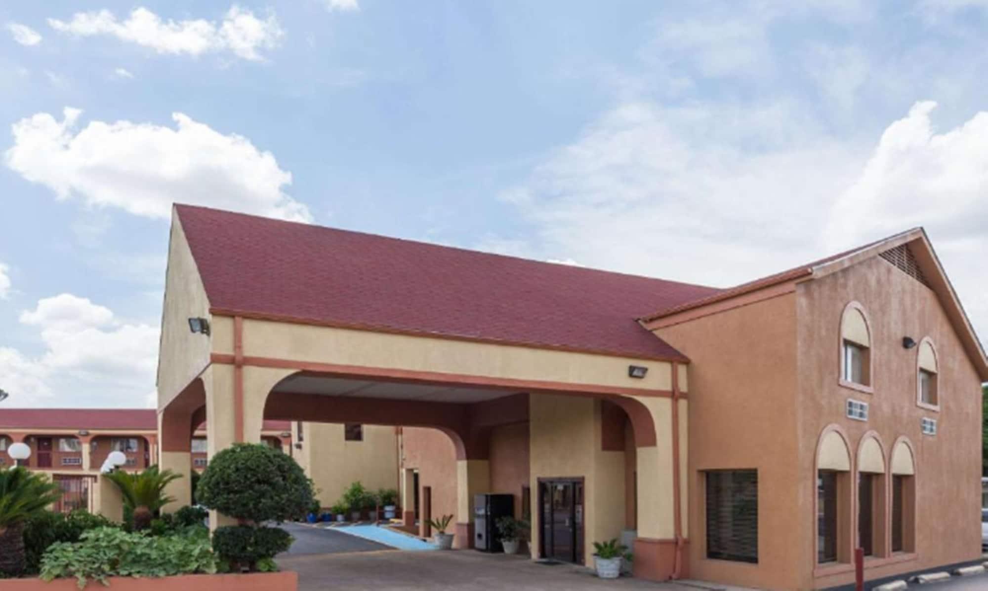 Vista Exterior Super 8 by Wyndham Athens TX