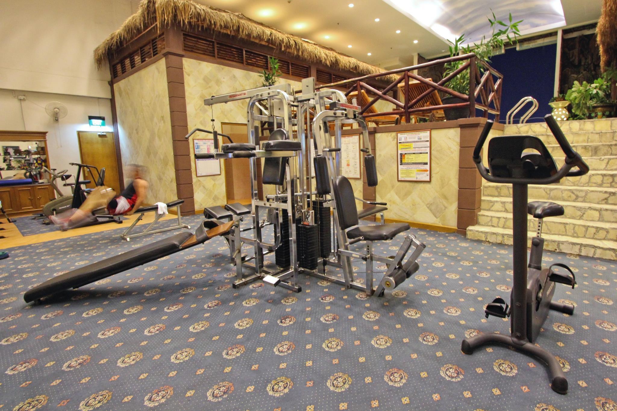 Gimnasio Harmoni Suites Hotel
