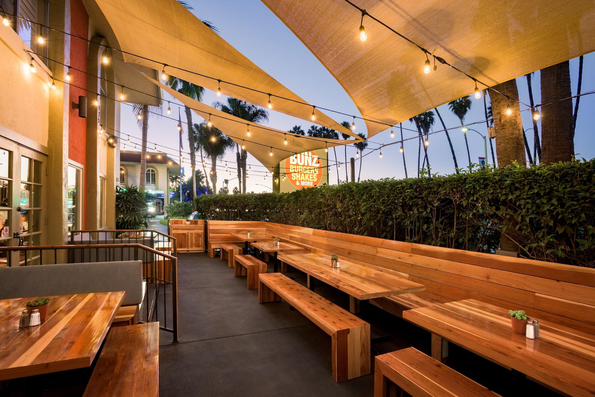 Restaurant Days Inn by Wyndham San Diego Hotel Circle