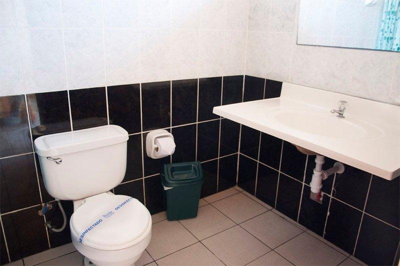 Baño Hotel Puerto Inka