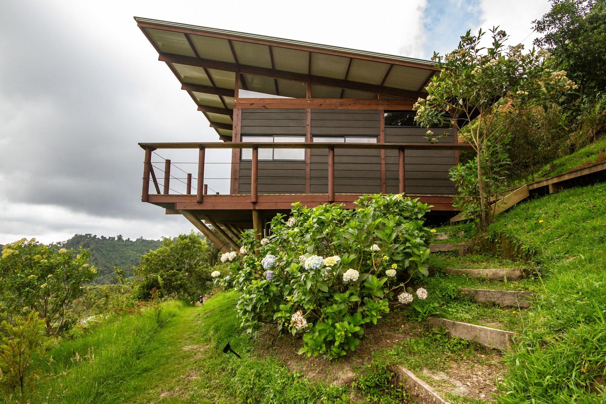 Varios Owl's Watch Nature Retreat
