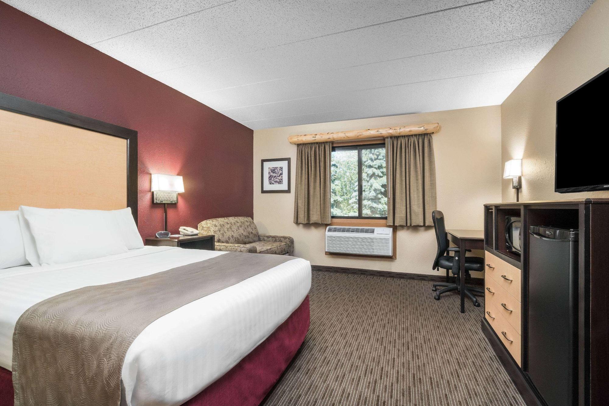 Habitación AmericInn by Wyndham Detroit Lakes