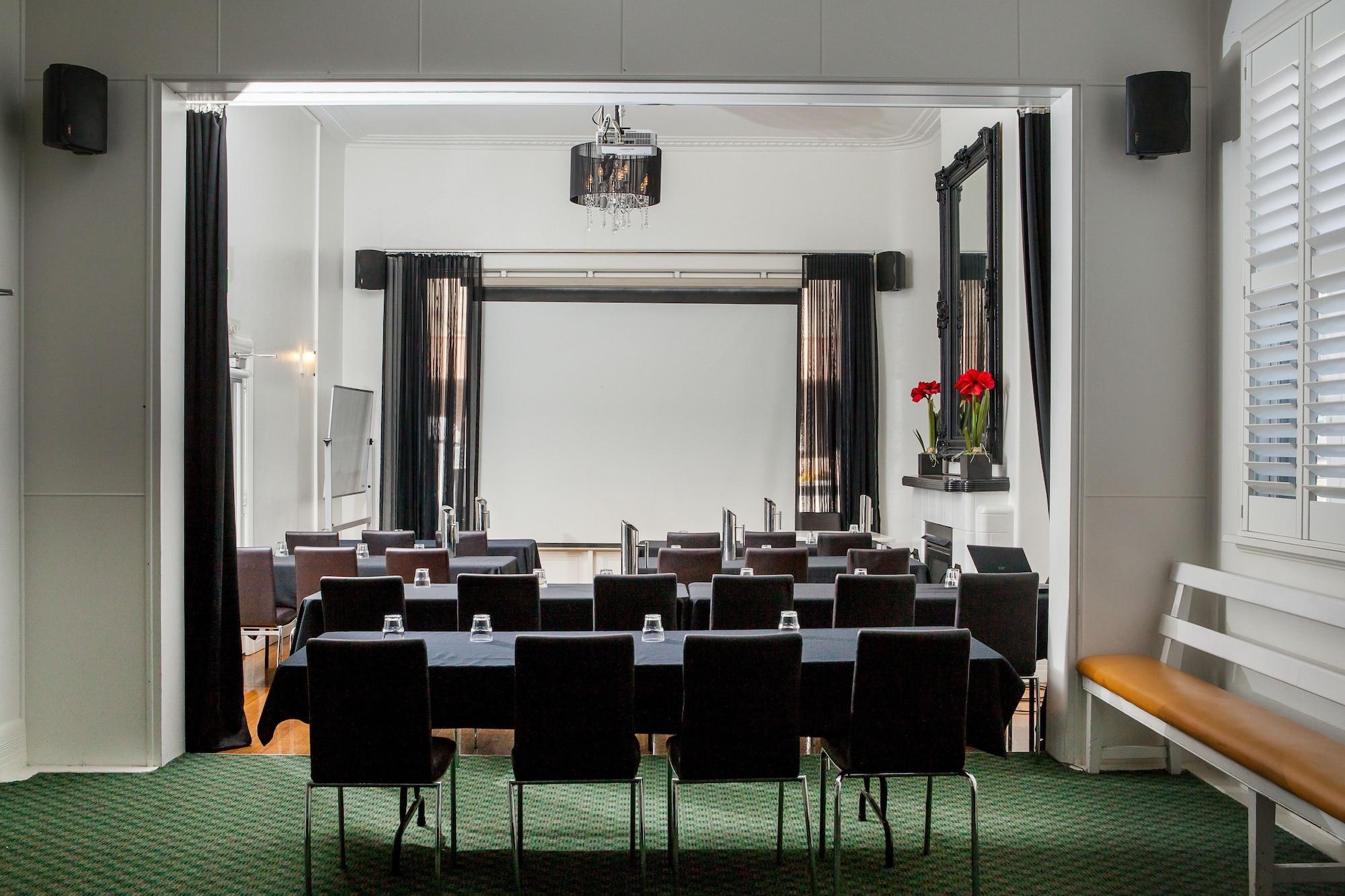 Sala de Reuniones Oscar's Hotel