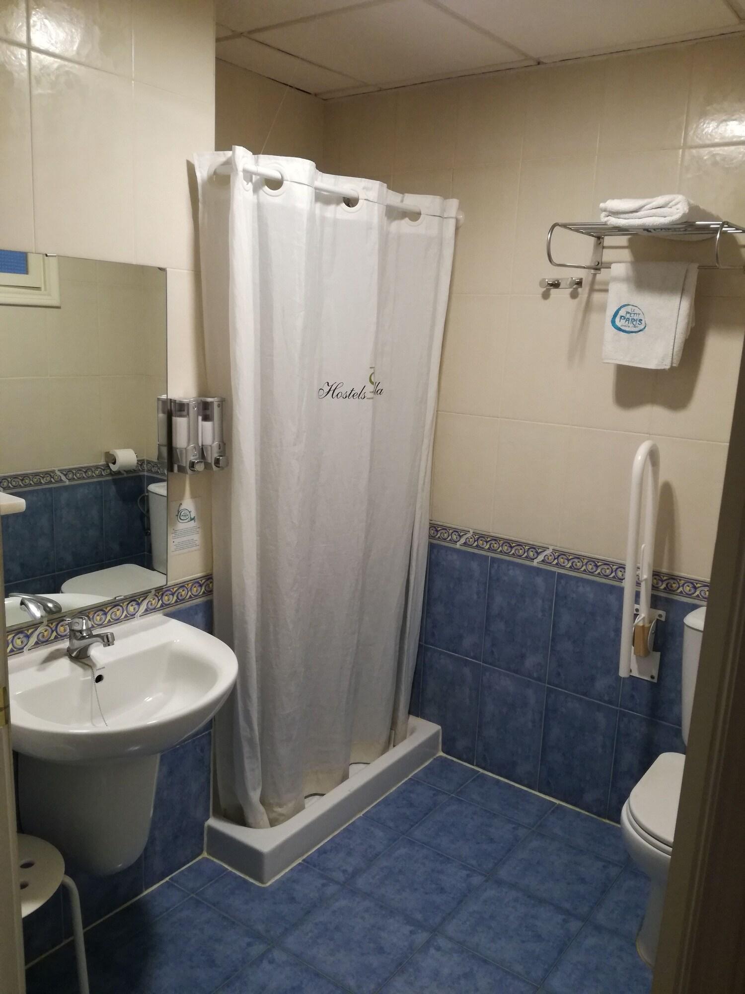 Equipamiento de Habitación Le Petit Paris