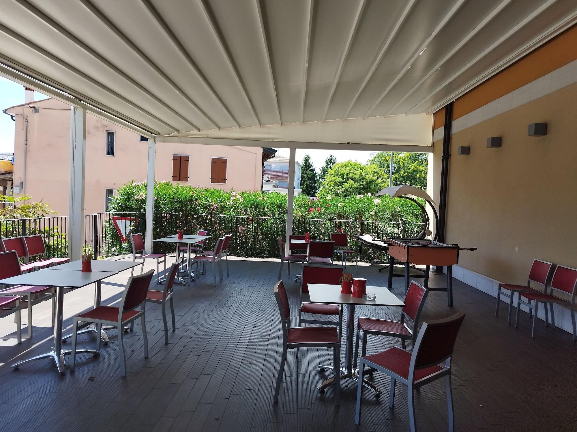 Vista Exterior Kairos Garda Hotel