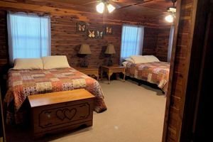 Alquiler Vacacional - Beautiful Log Cabin. Sleeps 2-8. Reds Landing boat ramp .5 mi away. A+ fishing.