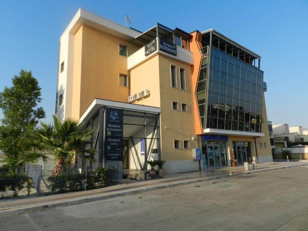 Vista Exterior Erasmus Hotel