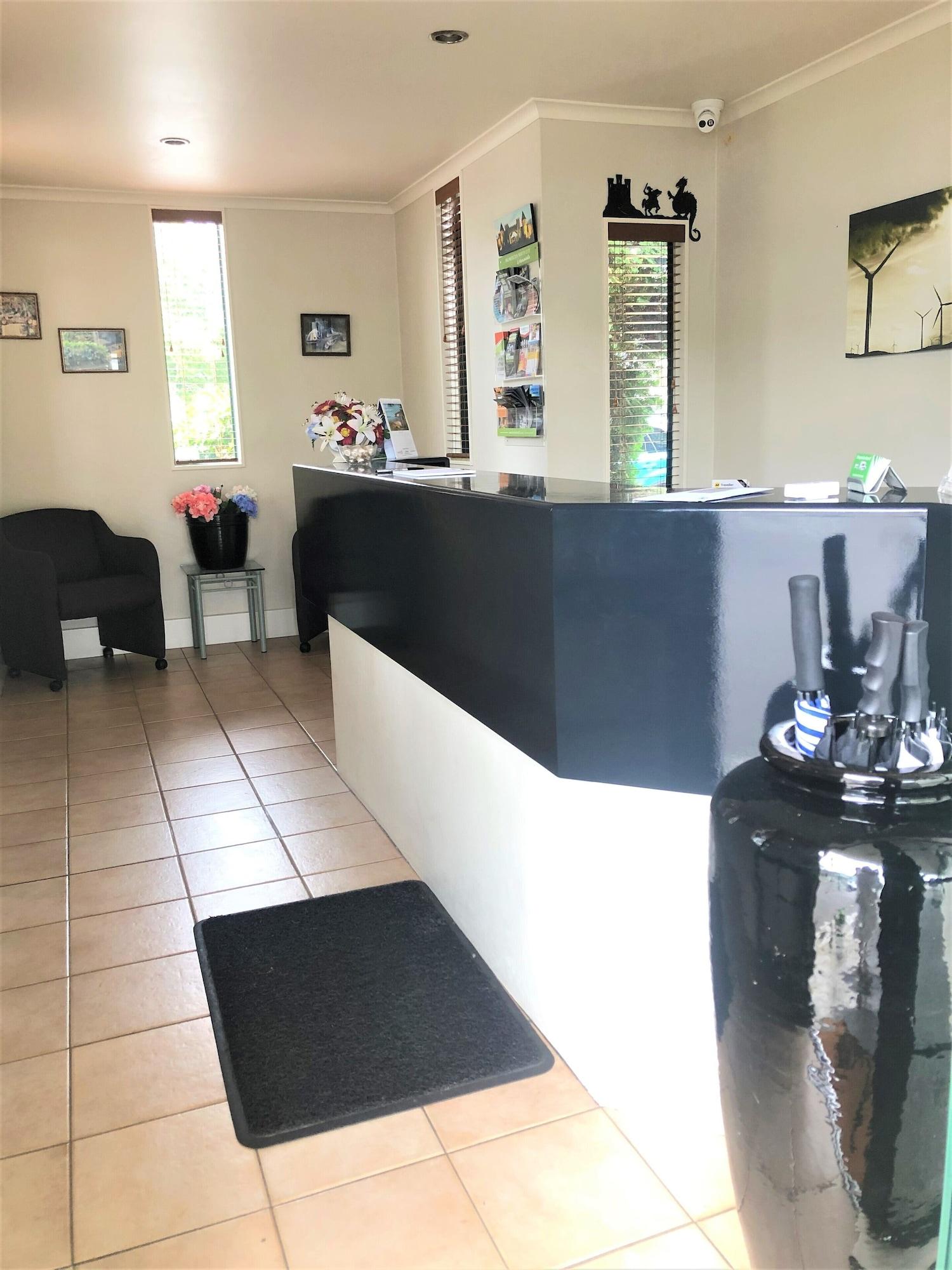 Vista Lobby Camelot Motor Lodge