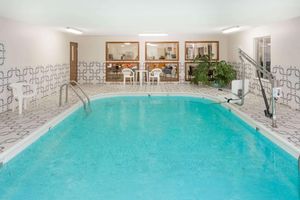 Alojamiento - Super 8 by Wyndham Pekin/Peoria Area